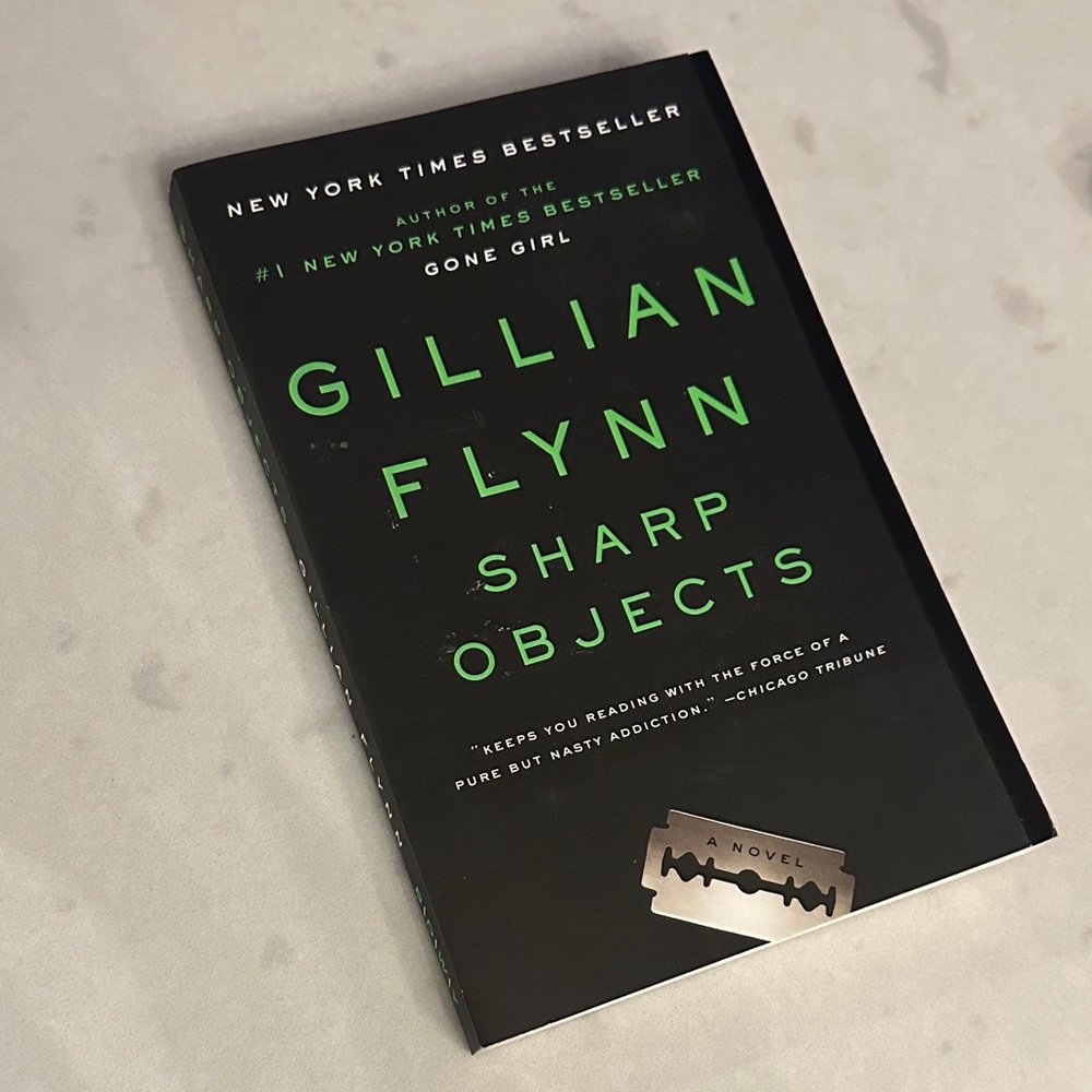 Gillian Flynn Sharp Objects Book